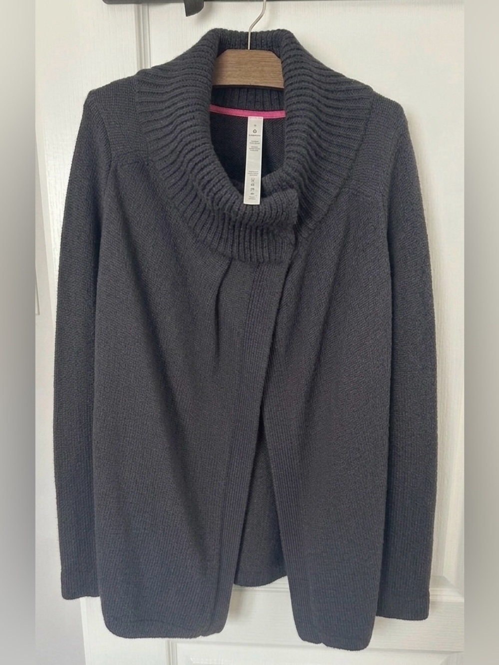 Lululemon Karmic Cocoon Wrap - Picture 4 of 4